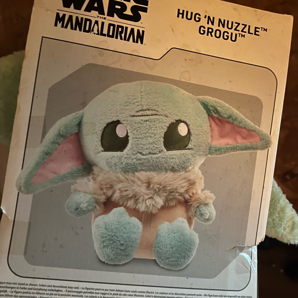 Star Wars “hug n nuzzle grogu”